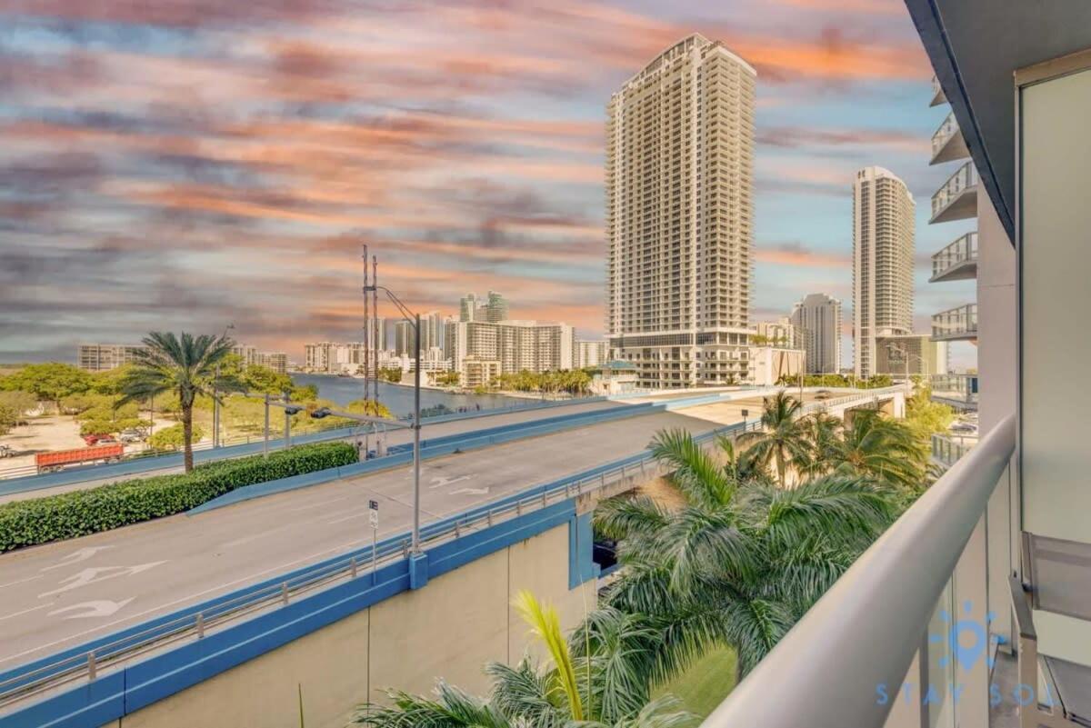 Balcony - Pool - Near Beach - Gym Hallandale Beach Kültér fotó