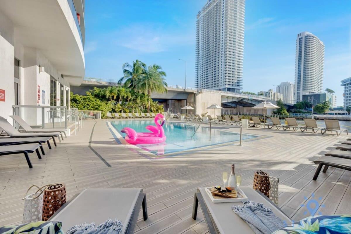 Balcony - Pool - Near Beach - Gym Hallandale Beach Kültér fotó