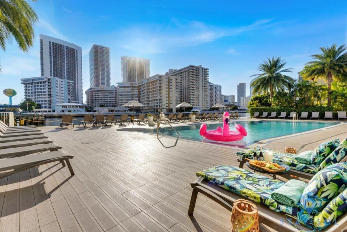 Balcony - Pool - Near Beach - Gym Hallandale Beach Kültér fotó