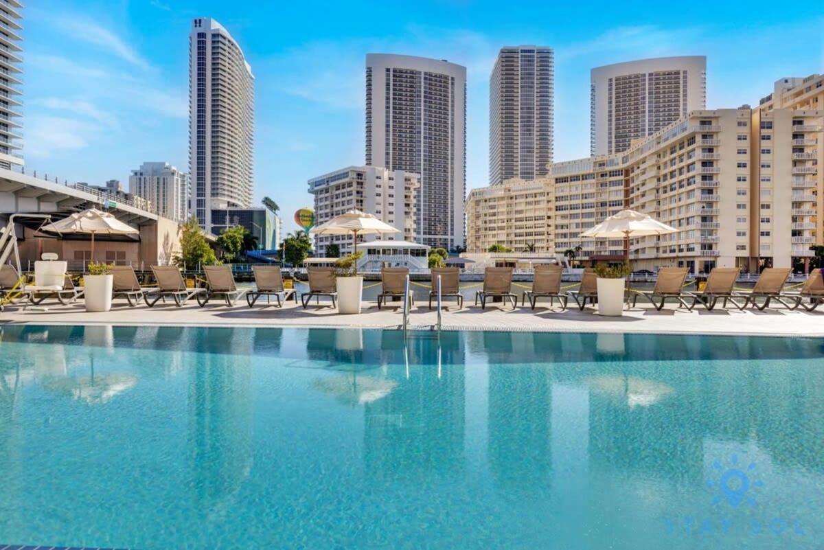 Balcony - Pool - Near Beach - Gym Hallandale Beach Kültér fotó