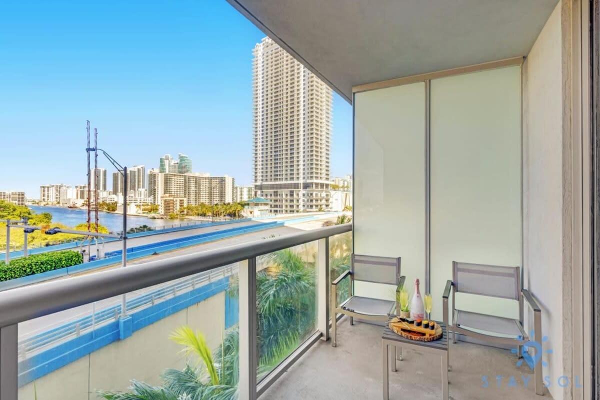 Balcony - Pool - Near Beach - Gym Hallandale Beach Kültér fotó