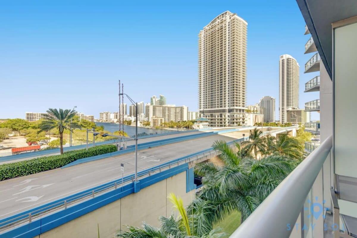 Balcony - Pool - Near Beach - Gym Hallandale Beach Kültér fotó